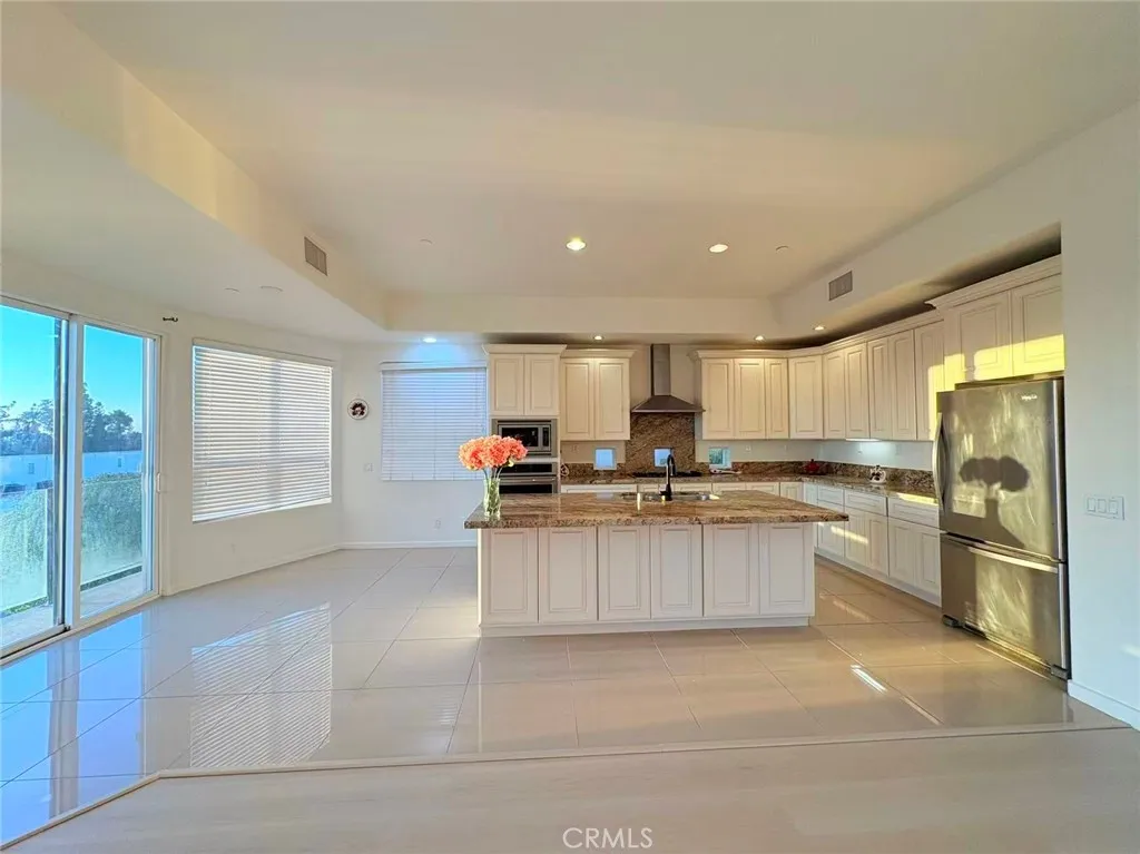 564 Via Pueblo, Riverside, California 92507 home-pic-3